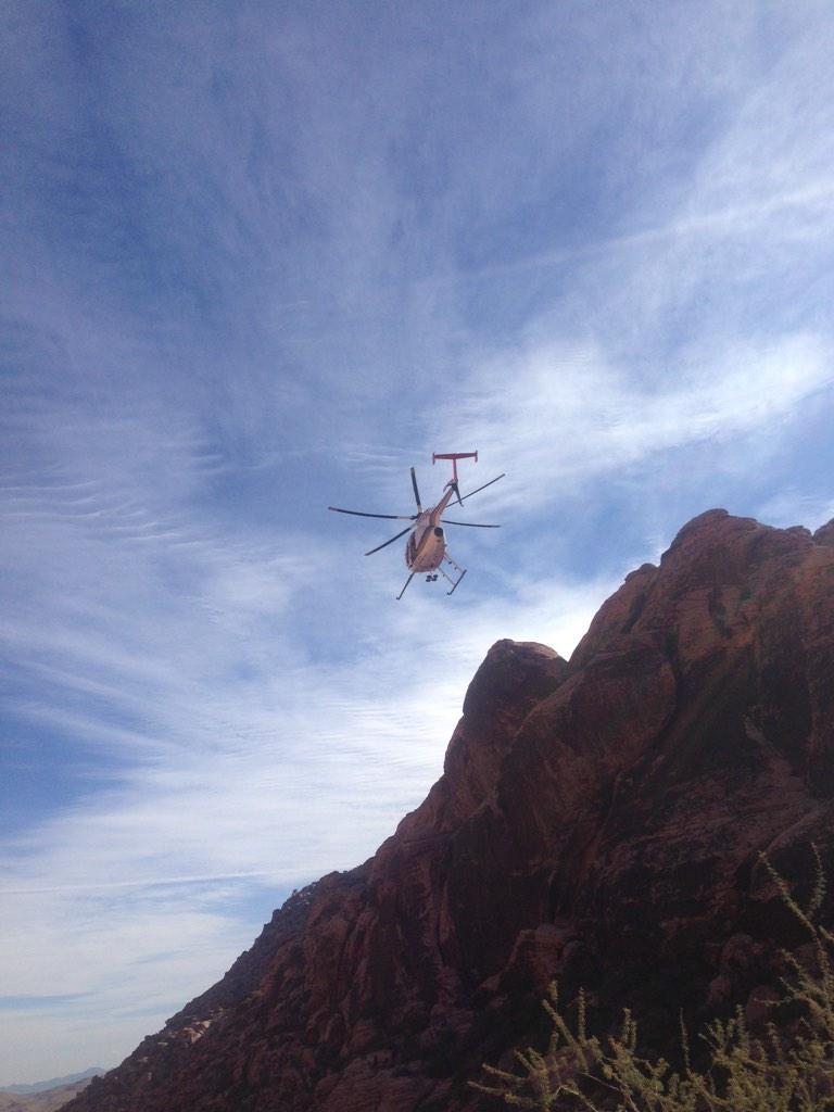JonPolhamus's tweet photo. Incredible flying by @LVMPD SAR yesterday picking up a fellow climber in Red Rocks NV.  Nicely done http://t.co/781mv0EWvX