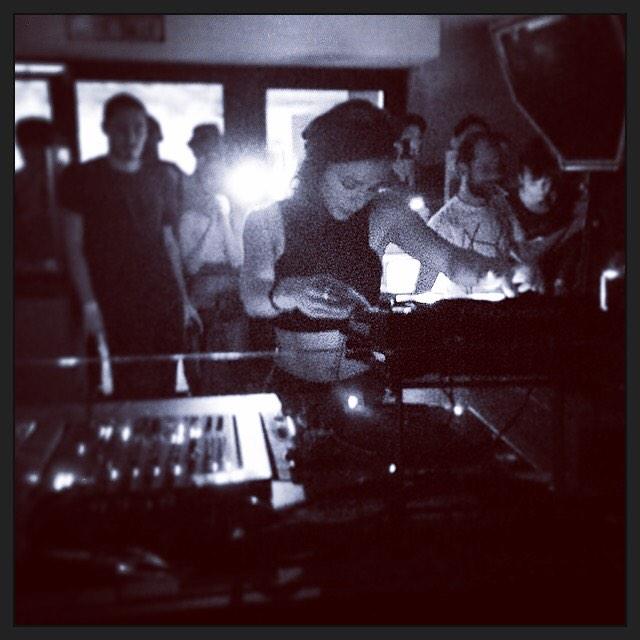 ElodieVitalis's tweet photo. La claque cet aprem à la Concrète ! Jenifa Mayanja et Nina Kraviz ont envoyé du lourd #GirlPower #UndergroundQuality http://t.co/gUd3AAIain