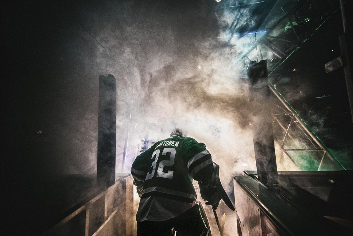 DallasStars's tweet photo. It's the big Finn's big day! Join us in wishing Kari Lehtonen his best birthday yet! #LehtsGoStars http://t.co/oW4BGUr8pF