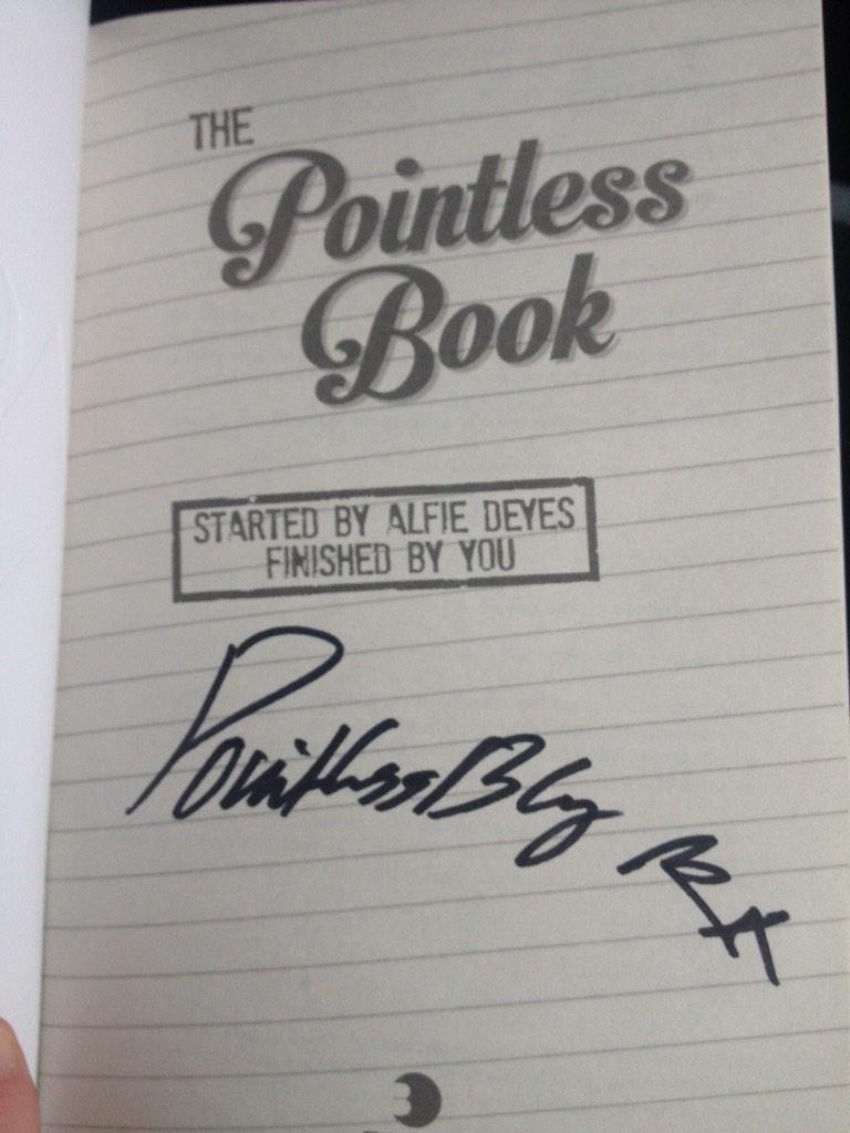 baezblues's tweet photo. Today was literally the best day of my life ly Alfie thanks so much!! β€οΈπ @PointlessBlog #pointlessbooktour http://t.co/qHr1h41MU5