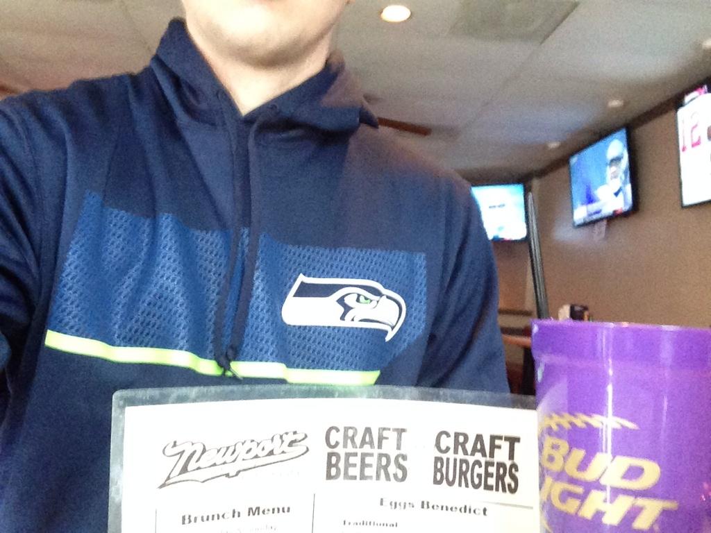 MagicofChicago's tweet photo. About to get our #Hawks on in ChicAgo! @TheNewportChi the official @Seahawks bar in this city!
#12pride #Seattle #12s http://t.co/ocWjcuSDtc