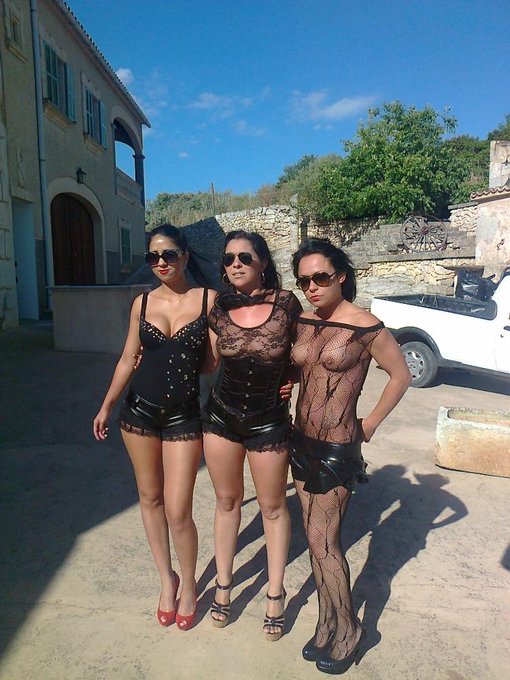 "@redlzipf: @julia de Lucia @salmadnora @saramayxx Drei Traum Frauen auf Mallorca! http://t.co/pkeSY<a class="tags" target="_blank" title="On Twitter" href="/?out=eyJ0eXAiOiJKV1QiLCJhbGciOiJIUzUxMiJ9.eyJpYXQiOjE3MjA3OTEyNDIsImlzcyI6InR3cG9ybnN0YXJzLmNvbSIsIm5iZiI6MTcyMDc5MTI0MiwiZXhwIjoxNzUyMzI3MjQyLCJyZWRpcmVjdF91cmwiOiJodHRwczovL3R3aXR0ZXIuY29tL3JlZGx6aXBmIn0.puKP2kipxlxLxyM_8QR54DB9VaS4hxL6ZizIJlNeEYaV47qk6LHs-pCWu78eKN8jh6BPgBPK5f-vjAl0fZUPiQ">@redlzipf</a><a class="tags" target="_blank" title="On Twitter" href="/?out=eyJ0eXAiOiJKV1QiLCJhbGciOiJIUzUxMiJ9.eyJpYXQiOjE3MjA3OTEyNDIsImlzcyI6InR3cG9ybnN0YXJzLmNvbSIsIm5iZiI6MTcyMDc5MTI0MiwiZXhwIjoxNzUyMzI3MjQyLCJyZWRpcmVjdF91cmwiOiJodHRwczovL3R3aXR0ZXIuY29tL2p1bGlhIn0.1yCCqJWvPwv-EprxPbd7fzlT8twytR7ofNLbx3XHAY3lXhGuN6zpHguVwK9BrMV6zQA2PLXqJdK_p9JzNQT9-A">@julia</a><a class="tags" href="/tag/salmadnora">@salmadnora</a><a class="tags" href="/tag/saramayxx">@saramayxx</a><a href="/tag/santander"class="tags"><span>#santander</span></a><a href="/tag/nochedereyes"class="tags"><span>#nochedereyes</span></a>