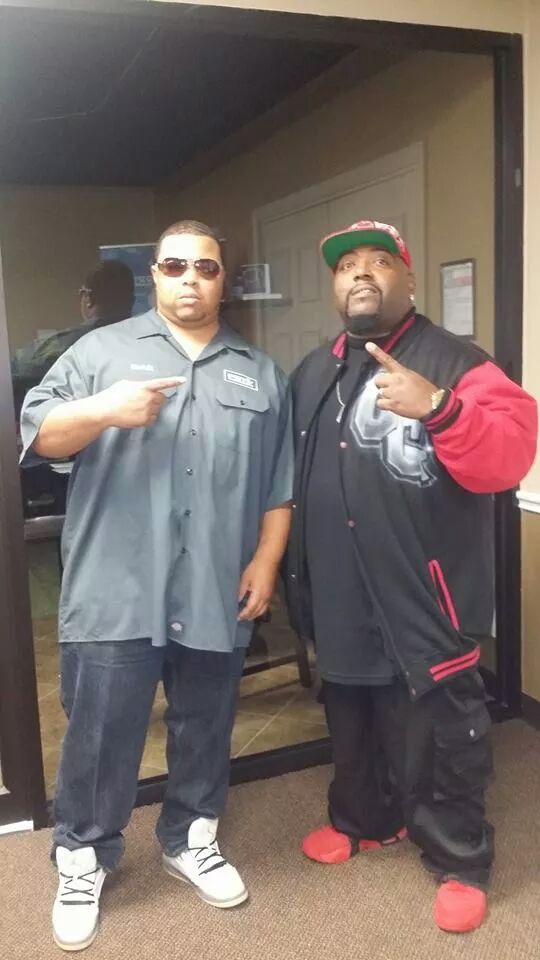 ADProblemSolver's tweet photo. With the big homie #DreOG #HolyHipForHungerAwards2014 #RT @IamJustified1 @NicQueenCole @deeternal @aarondoucette http://t.co/WqakjHHqNO