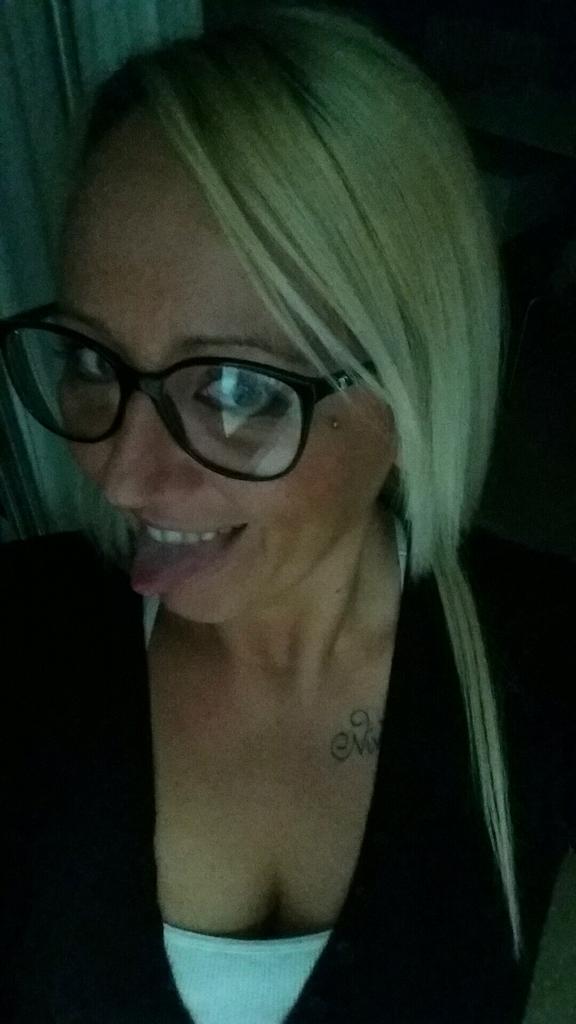 iulina2's tweet photo. Domenica#dormitadevastante#12orenostop#civoleva#pioggia#freddo#casina#divano#filmino#relax#nonescomaimai http://t.co/4hdsodOWGR