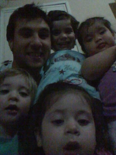 maxixcorrea's tweet photo. Selfie con los peques!! http://t.co/zbTVIzo1a7