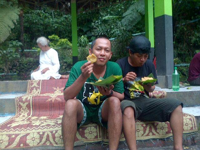 bonekcliqBFC's tweet photo. emoh sampean wedi ngono karo SH "@SafaBonek: We gak kangen mangan sego jagung mbek q ta cok.! @bonekcliqBFC http://t.co/vEITzdVFyL"