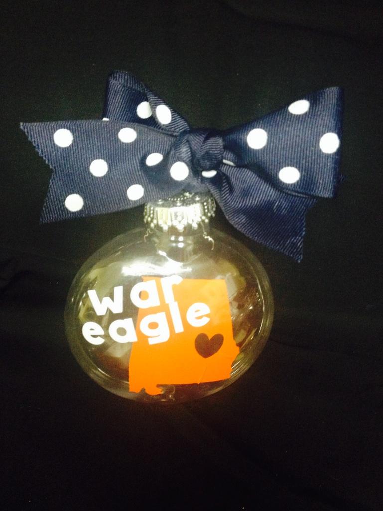 CollBelleLife's tweet photo. So in love with making these ornaments 😍 http://t.co/j273rTr6VW