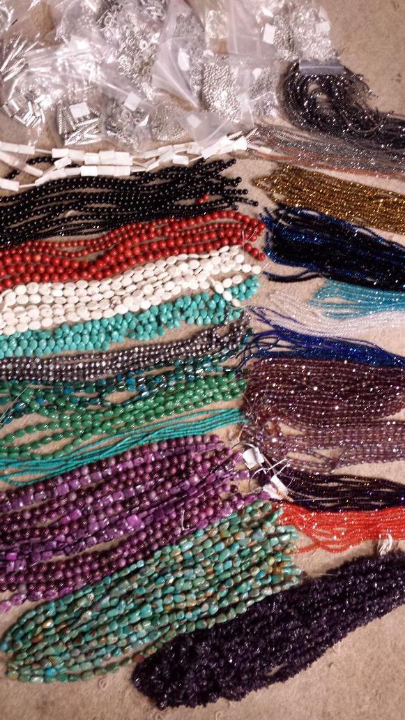 SnyderFallon's tweet image. What to make# jewelrymakingtime