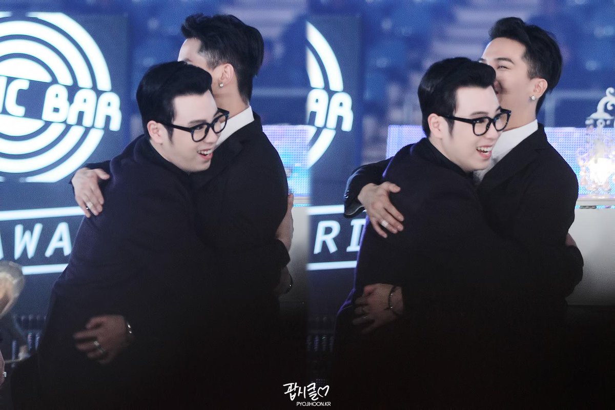 pyojihoonkr's tweet photo. 141113 With Friend
GIF http://t.co/DKgAbROfsA
JPG http://t.co/lYzU0kWrAi
#피오 #표지훈 #미노 #송민호 http://t.co/E3ygAjxLgg