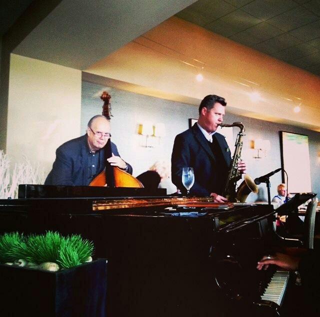 Nothing like the smooth sound of jazz on a Sunday afternoon @westinsavannah <a href="/aquastarseafood/">Aqua Star Seafood</a> 🎷🎵🎷🎵 #SAVFandW