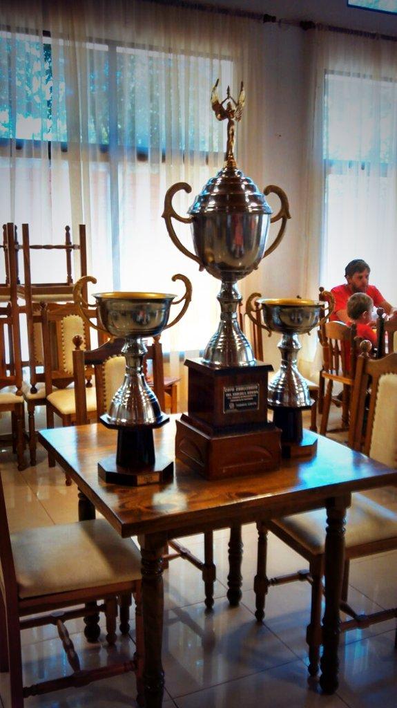 SportivoClub's tweet photo. ▶RT ESTE ES EL TROFEO DE LA #UMIFU PRIMICIA DEL @SportivoClub http://t.co/hHGrA8kXjp