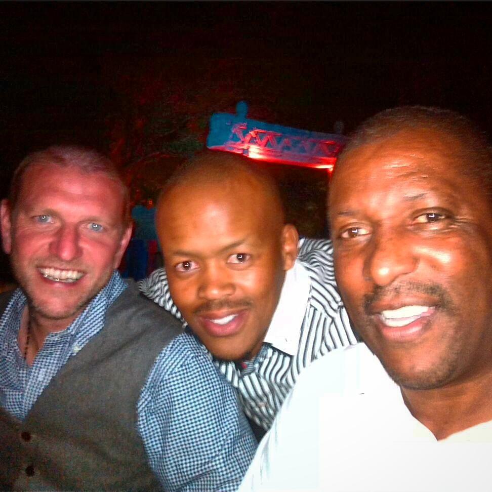 MrTeeks's tweet photo. Hope you lot travel safe! Thanks for visiting, next time we come to you. Top lads @Anderson_Viv @lsharpeofficial http://t.co/oULl7qLukH