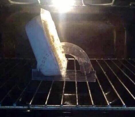 fransbauer_'s tweet photo. Mariska vraagt dus aan mij!! Zet even cake in de oven op 80 graden!! Ik doe dat dus... Gaat ze weer zeuren http://t.co/wEfdFlLYCA