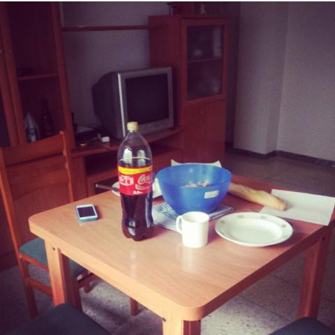 almudena140395's tweet photo. Y lo gordas que nos hemos puesto este fin de semana @arrimadas94 y yo 🐒 😉 💛 http://t.co/budhRsakqv