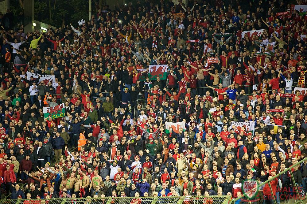FAWales's tweet photo. Let's all have a disco! Wales supporters celebrate topping the group. #TogetherStronger #BELvWAL http://t.co/H7iiDILeBk
