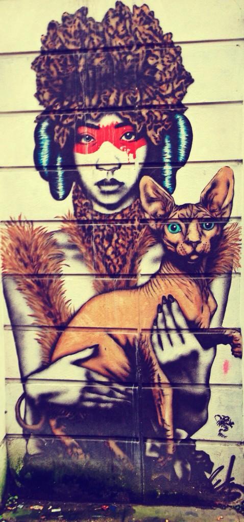 propa_stuff's tweet image. This bit of @findac brightened a wet and rainy Sunday in #shoreditch #butthesecatsfreakusout