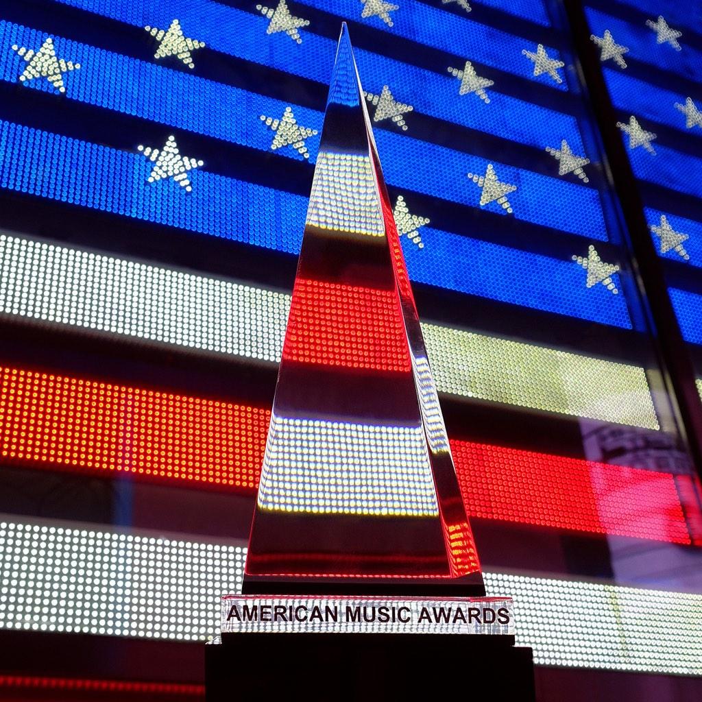 pitbull's tweet photo. 7 more days @TheAMAs #roadtoamas http://t.co/aR42H6nCm0