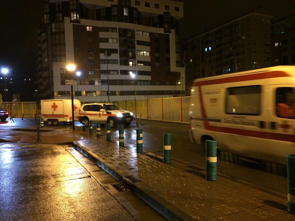 InfoEmerg's tweet photo. .@CRE_Emergencias abandona #Talamillo. Siguen en Pre-Alerta a petición @Aytoburgos #IncendioCampofrío http://t.co/VswAFjGEPW @CruzRojaBurgos
