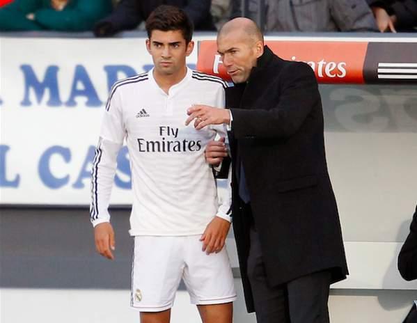 ZINEDINE ZIDANE ..ZIZOU LE COACH EN DEVENIR - Page 4 B2lpGS7IQAATd89