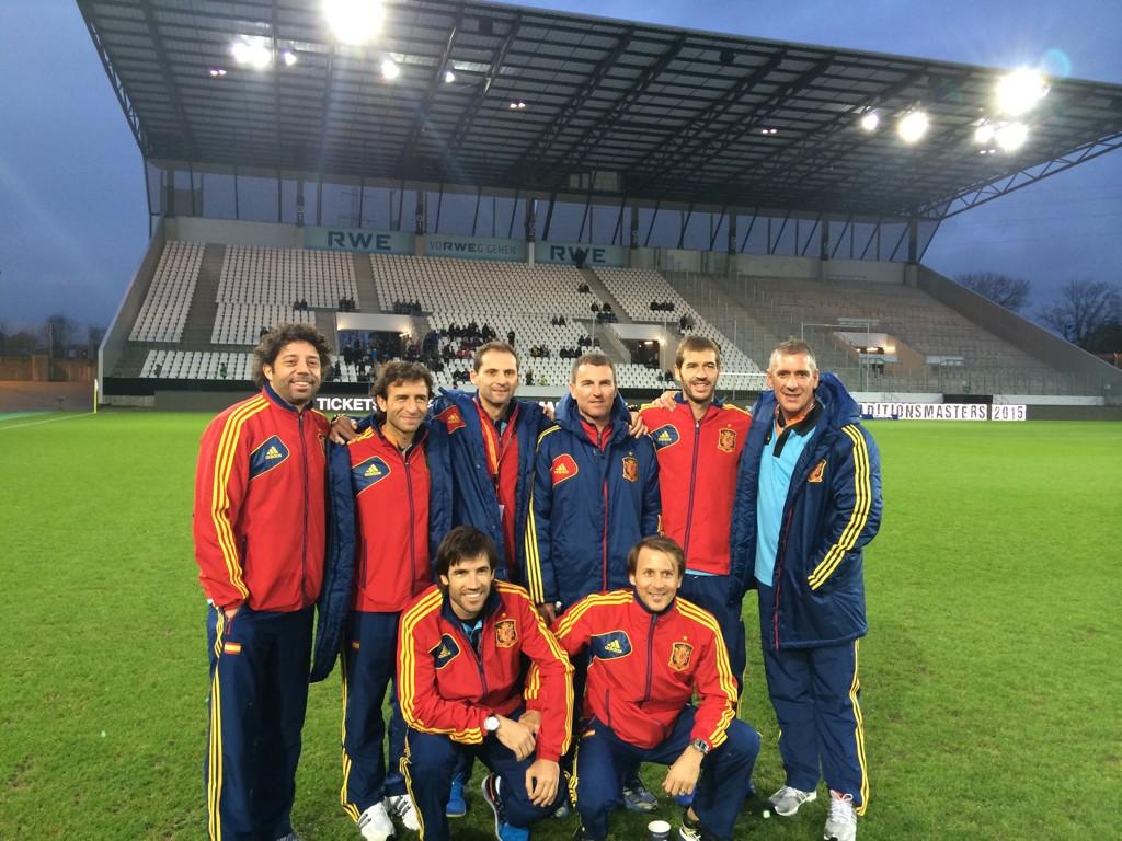 GaizkaMendieta6's tweet image. Recuerdos dl VCF @FutbolistasVCF con @SeFutbol. @ivan_campo @dalbelda @Luismillacoach Roberto,Téllez, Romero,Giner.#6