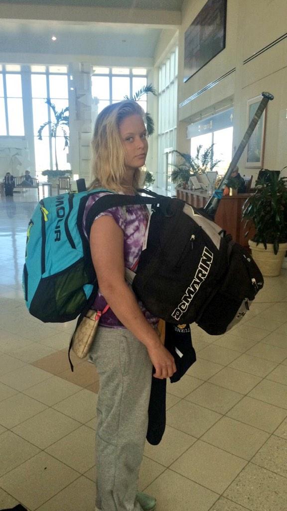 kelsiepackard's tweet photo. Airport life ✌️ #backtowisco http://t.co/XictNq8h7f