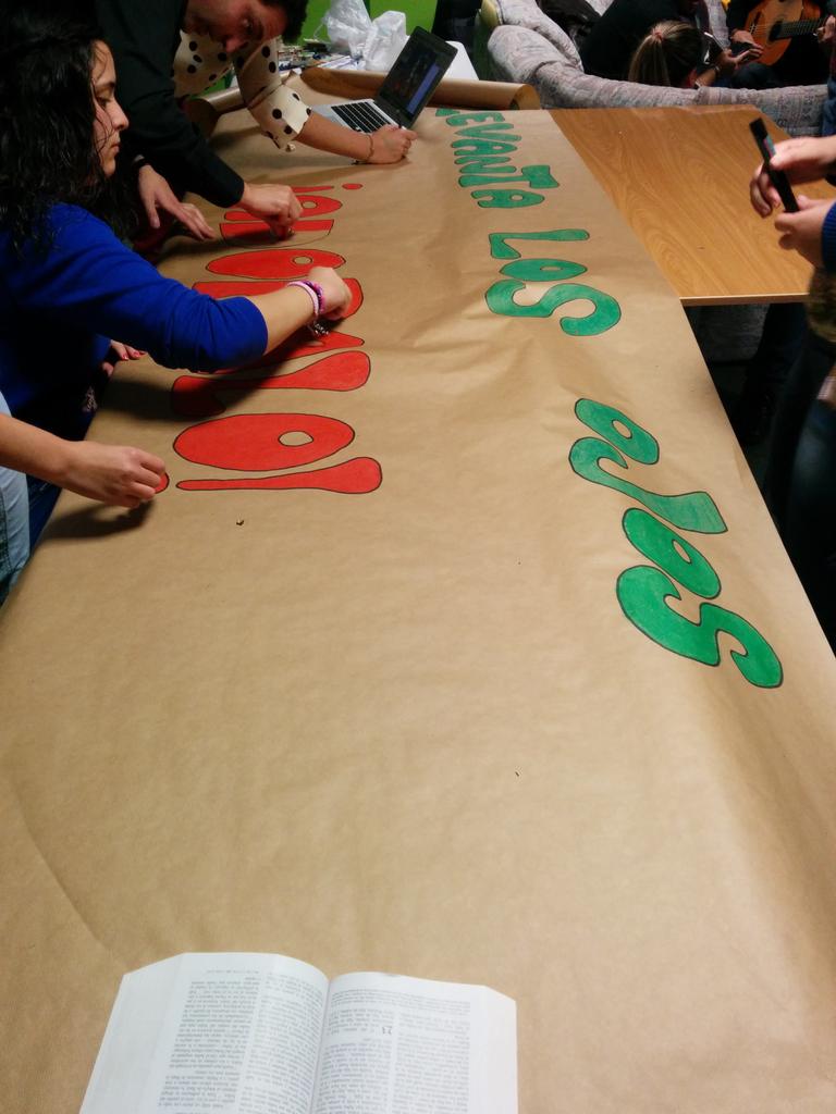 ParroquiaYepes's tweet photo. Ilusión y alegría en la reunión de preparación de la #NavidadInfantil! Trabajamos para q el Señor nazca en todos!! http://t.co/UZ1SfdMigl