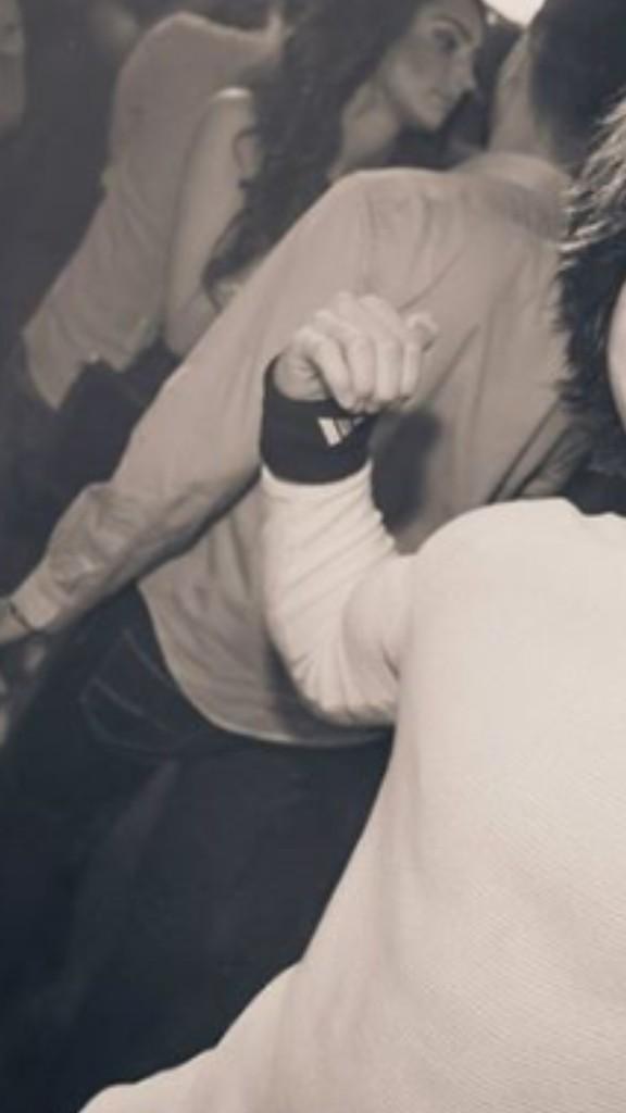 emanuelkassman's tweet photo. Skön inställning när man går ut med svettband, då är man inställd på att veva på bra på dancefloor #veven http://t.co/NxUf65EqzM