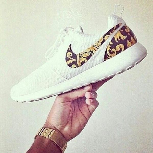 dapperdistress's tweet photo. Royal Roshe Customs #DapperThursday http://t.co/IRRYFRS3Dr