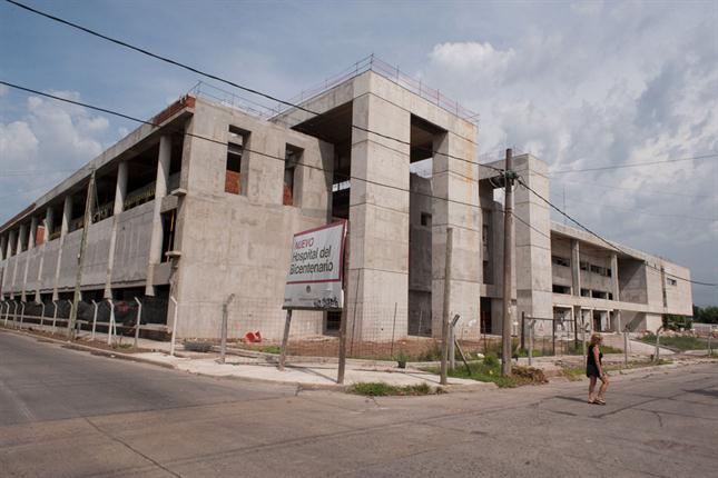 atlanticsurff's tweet photo. Aplausos para @CFKArgentina q prometió  inaugurar este Hospital del Bicentenario y hoy está así. #LaArgentinaEnferma http://t.co/QbijpR327T