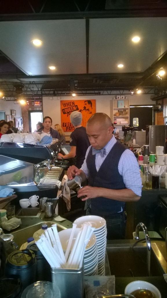 BeingHouston's tweet image. Aaaaand always finding myself @bl4cksmith for a Sunday afternoon pick me up. #hemakesthebestflatwhites #badhashtags