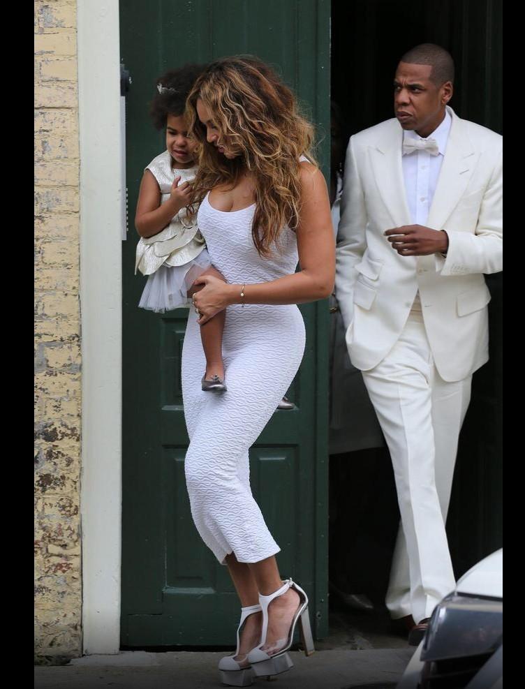 HoneyBey901's tweet photo. Lemme send this pic to GQ so they can slap it on the cover! Jay is killin em! @Beyonce Artist of the Year #AMAs #AOYT http://t.co/iBP6hBu5ix