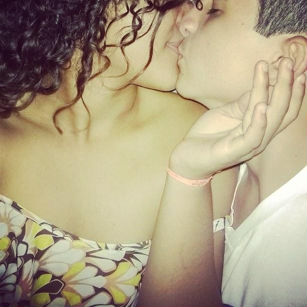 Layrllak's tweet image. Quando é amor? Ah, a gente tolera, perdoa, muda, espera e suporta até o insuportável, só não desiste. 
Eu Te Amo P.V