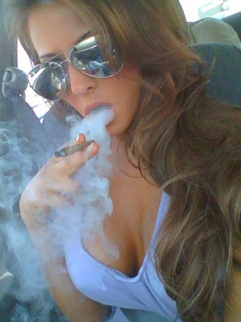 Stay_2trippy's tweet photo. 😍 #stonerchicks http://t.co/RuiZF1FPkn