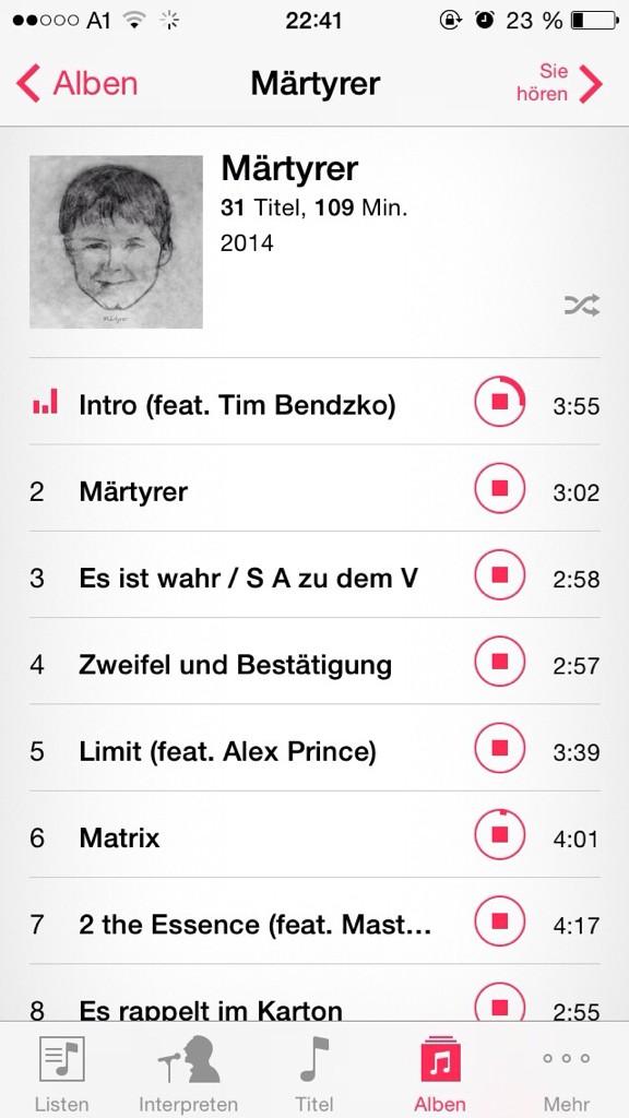 besian11's tweet photo. @KoolSavasBlack bis die box kommt! Neue Namen und Z&amp;B wurden schon tot gehört #Kingofrap #bestealbum #Märtyrer http://t.co/X3RlgvxbqJ