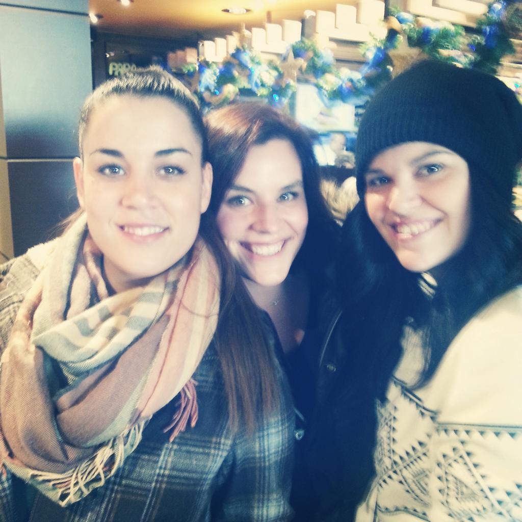 Alby_26's tweet photo. Esas chicas guapas!!! http://t.co/TIWT15bAj6