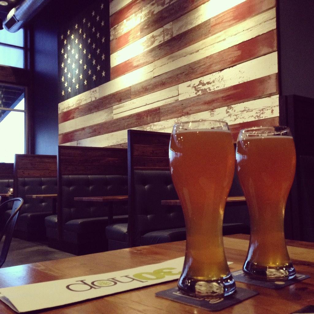 kelly23jayne's tweet photo. #murica @30hop @TGBrews @brentkauffman #psue http://t.co/FqXEwAkFTy