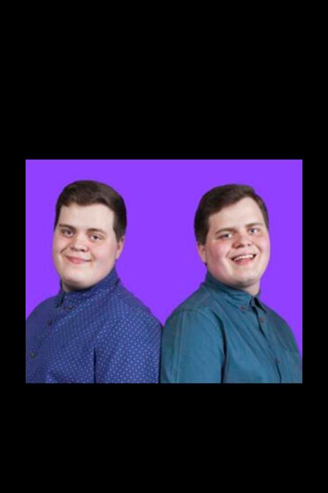 Kirk_1995's tweet photo. Nice to see@Luke_Garrett1 have a phone with his twin before she went in the jungle #pigsinwigs #bootsandcats http://t.co/v6qfmk8gyE