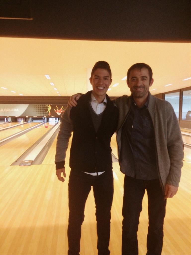 aitornavarro8's tweet photo. Molt bona vesprada en el papi👌💣💪 (victoria als bolos i al ping pong😉😍) #MuchaControversia #Fantashtico #MoltaBonba💣👌 http://t.co/f0PtRM20wx