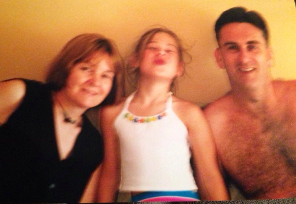 AliceLDignan's tweet photo. These 2 are amazing. #MamaDignan #DaddyDignan #familytimes #complete #oldtimes #aww #the90s http://t.co/SR5aAPVVei