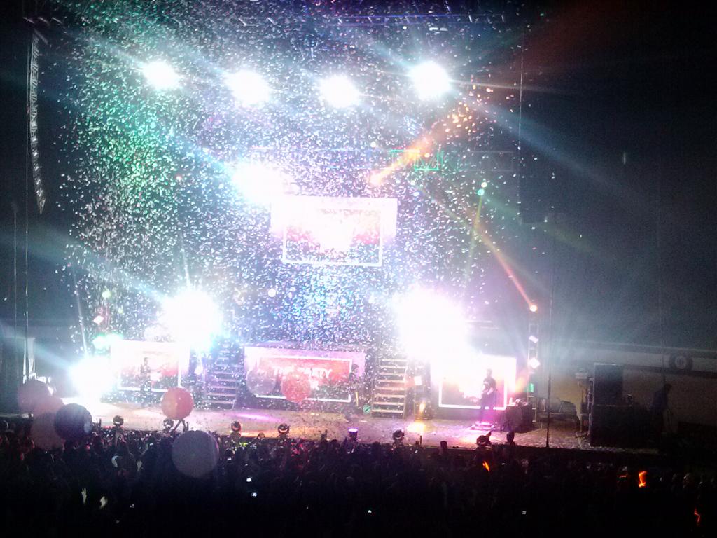 AndreaG84924893's tweet image. @somosCD9 #ThePartyTour en Torreon fue lo mejor! Los amo ojala hubiera podido conocerlos :'( #Coder4life #CoderPower
