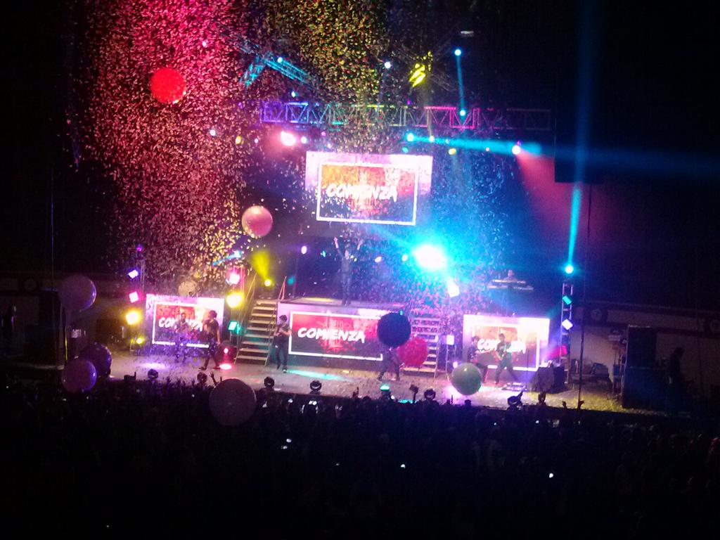 AndreaG84924893's tweet image. @somosCD9 #ThePartyTour en Torreon fue lo mejor! Los amo ojala hubiera podido conocerlos :'( #Coder4life #CoderPower