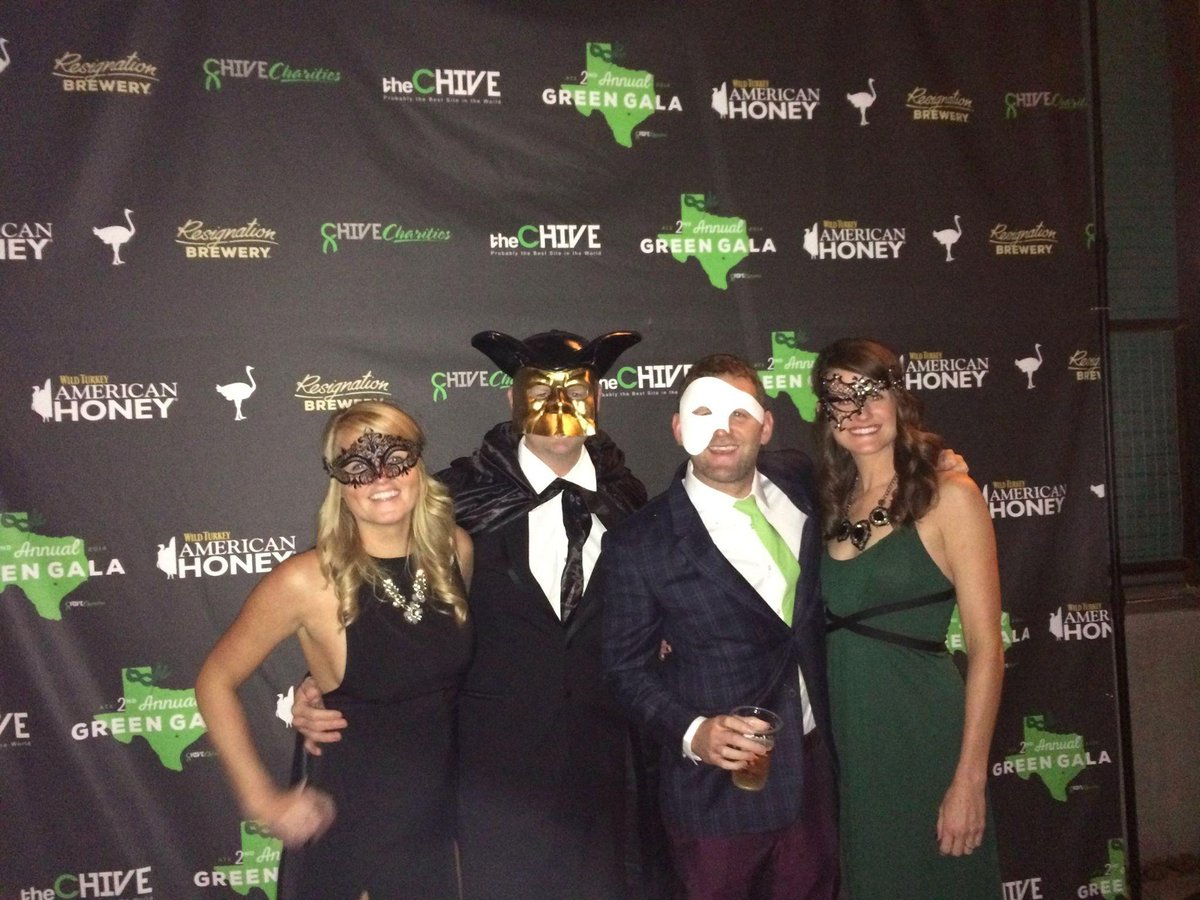 ChiveCharities's tweet photo. Huge thanks to Chive Live for throwing yet another amazing event for our donors! #GreenGala 
@ChiveFest @theCHIVE http://t.co/xolkeJN1DE