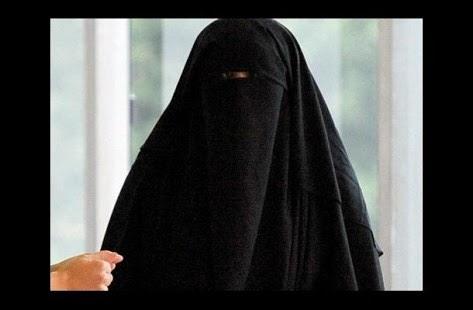 Colmenero's tweet photo. Exclusiva: Foto de la portada del Interviú de Shaima que saldrá el Lunes. #DBT7GH15 http://t.co/Lq6B1w7O49