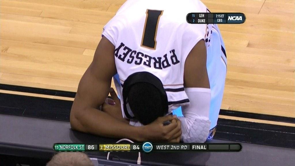 FansOfKU's tweet photo. Mizzou Fan Starter Pack: http://t.co/JUq8og6xyP