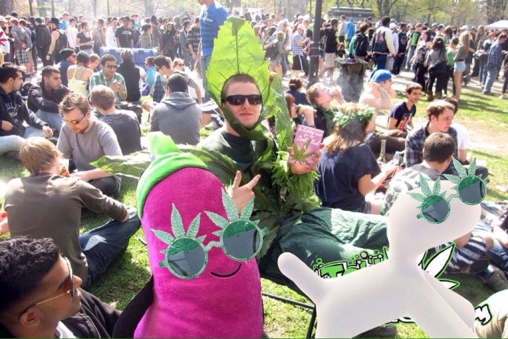 eggdick5sos's tweet photo. that time we went to a weed festival in denver #spring2k14 #memories 
@kxtchup5SOS http://t.co/89kj6H3bCN