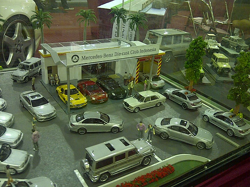 Id_klasikretro's tweet photo. Diecast Exhibition 2014, Jakarta pics credit to Rama Mugiharto #diecastphotographer #diecast #diecastmercedes http://t.co/Zg77kpIggp