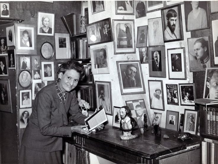 Lit_Books's tweet photo. American Sylvia Beach opens the Shakespeare and Company bookstore in Paris #OnThisDay 1919* Sylvia &amp; James Joyce* http://t.co/CVgcAbQQ18