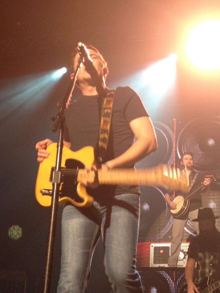 courtneycroy14's tweet photo. @DBradbery and @ScottyMcCreery rocked it tonight! #ThePagent ❤️💜🎤 http://t.co/sU14K5X93V