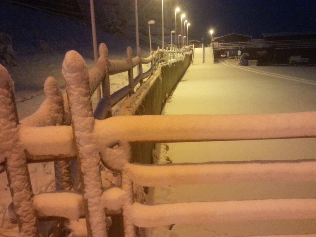 Astunesqui's tweet photo. Amaneciendo en Astun tras la nevada de esta noche.. http://t.co/Ebmzu0an5m