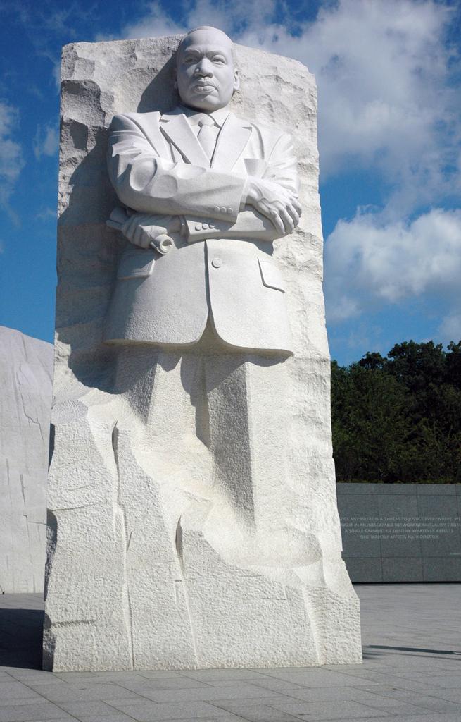 ReadaBookSA's tweet photo. "Visionary Leaders are like sculptors. They can peer inside the block of marble and free the angel trapped within." http://t.co/wyFufzVksq
